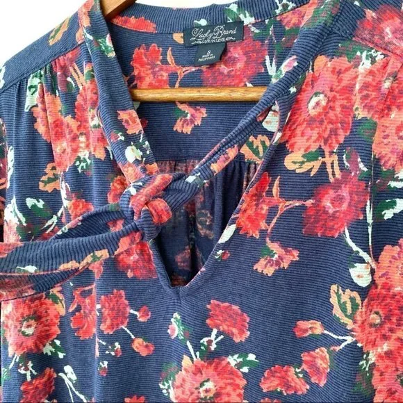 Lucky Brand floral print top with tie at the neck - Picture 4 of 9